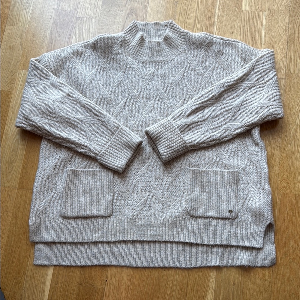 Woman’s Fat face size 16 mock turtleneck loose Oatmeal / Cream Sweater